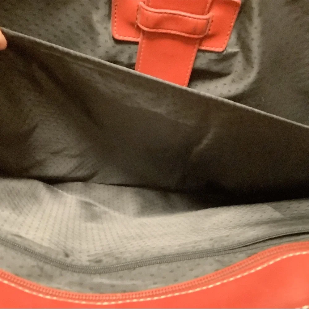 Targus introduces Jackie, a classic tote, attractive & loaded w/great features.